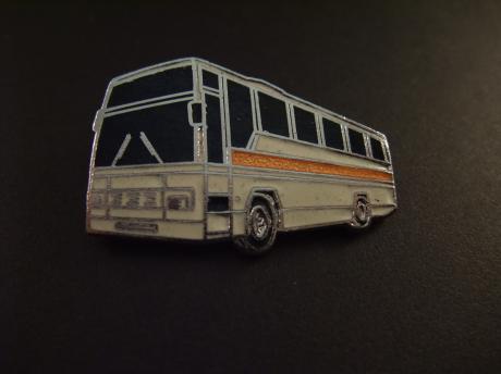 Plaxton Paramount 3500 touringcar (opvolger van de Supreme V en Viewmaster IV)crème met oranje baan